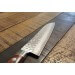 Couteau santoku japonais artisanal Jikko Mahogani Tsuchime 18cm damas 33 couches
