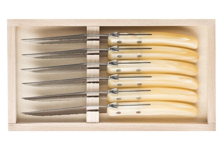 Coffret 6 couteaux &agrave; steak Laguiole C. DOZORME lames dentel&eacute;es manches nacrines