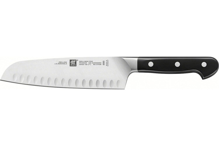 Couteau santoku Zwilling Pro forg&eacute; alv&eacute;ol&eacute; 18cm
