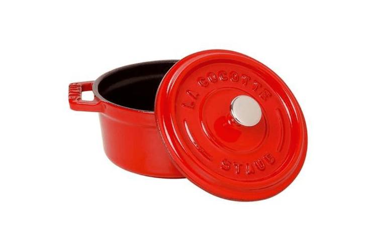 Cocotte ronde en fonte émaillée STAUB cerise