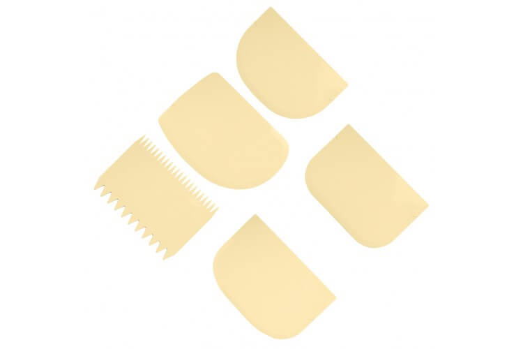 Jeu de 4 cornes à pâte + 1 peigne de pâtisserie