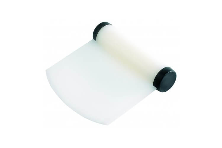 Coupe-pâte rond en plastique avec poignée 11cm