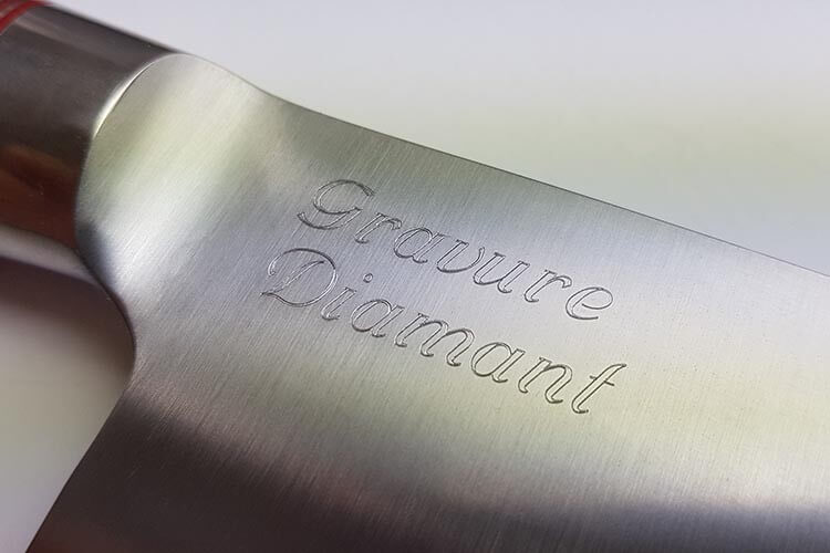 Gravure diamant personnalisée sur lame 