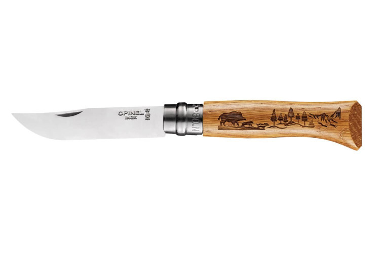 Couteau Opinel Tradition Gravures Animalia n&deg;8  lame 8,5cm manche ch&ecirc;ne d&eacute;cor sangliers