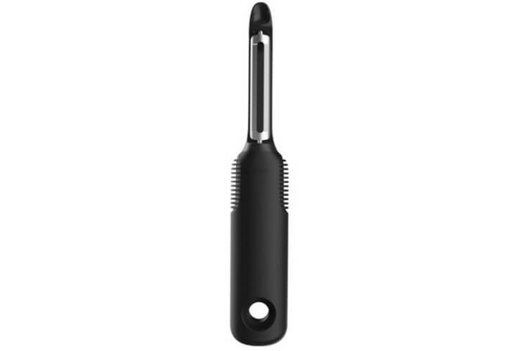Eplucheur à légumes oscillant OXO good grips manche noir