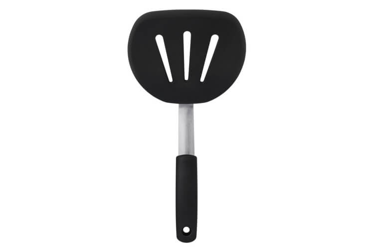 Spatule extra large flexible ajourée OXO en silicone