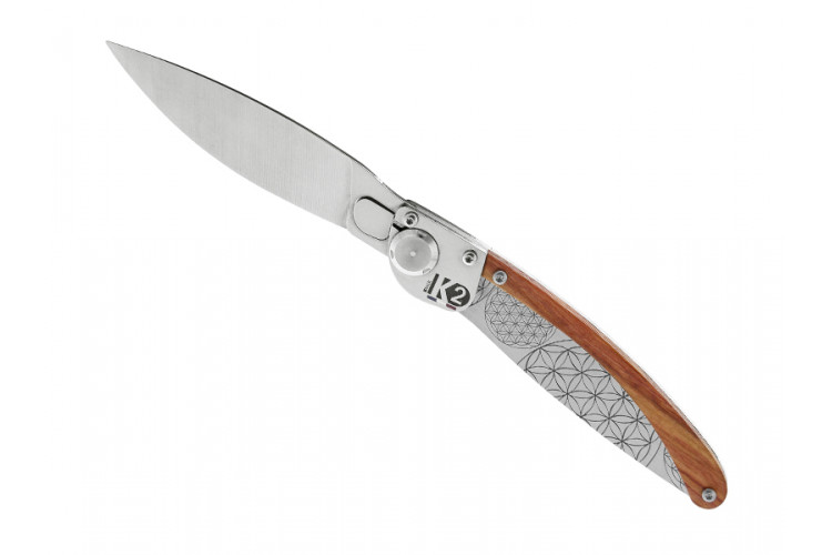 Couteau pliant K2.11M manche sandalwood et acier d&eacute;cor rosaces 11,5cm