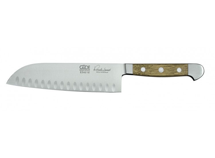 Couteau santoku alv&eacute;ol&eacute; G&uuml;de Alpha Ch&ecirc;ne 18cm en acier forg&eacute;