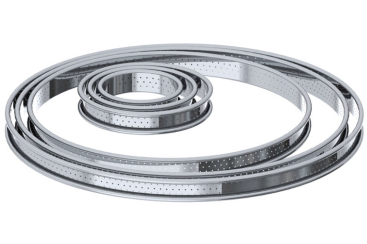 Cercle &agrave; tarte perfor&eacute; rond De Buyer en inox