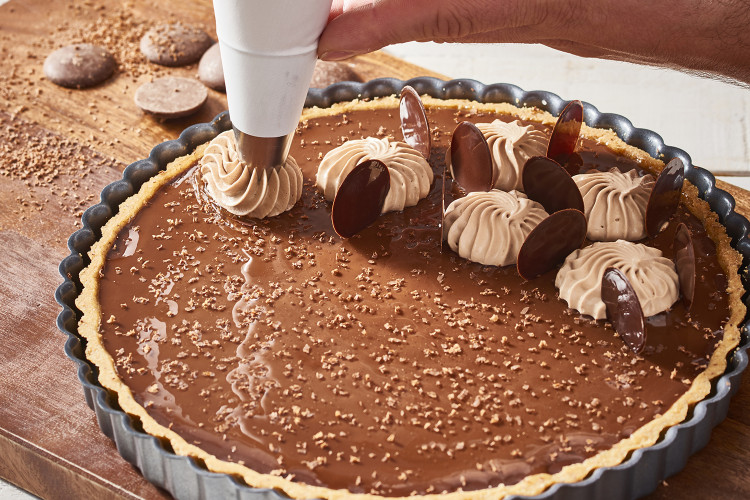Moule &agrave; tarte cannel&eacute; en acier De Buyer &agrave; fond amovible et bord droit