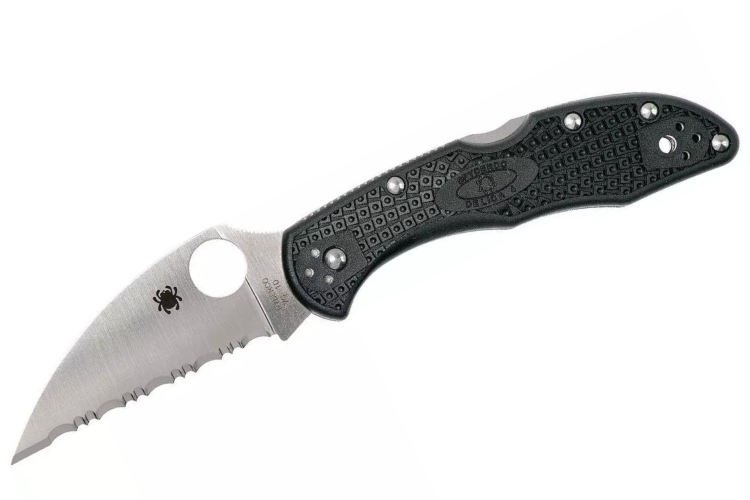Couteau pliant Spyderco Delica 4 &agrave; dents C11FSWCBK manche en nylon/noir noir 10,8cm