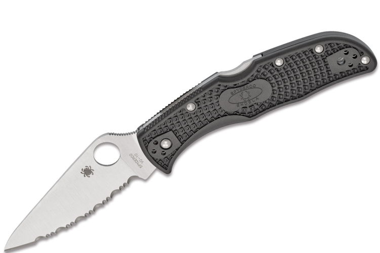 Couteau pliant Spyderco Endela &agrave; dents C243SBK manche en nylon/fibre de verre noir 11,9cm 