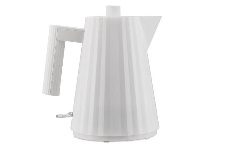 Bouilloire électrique Alessi Plissé blanche design par Michele De Lucchi