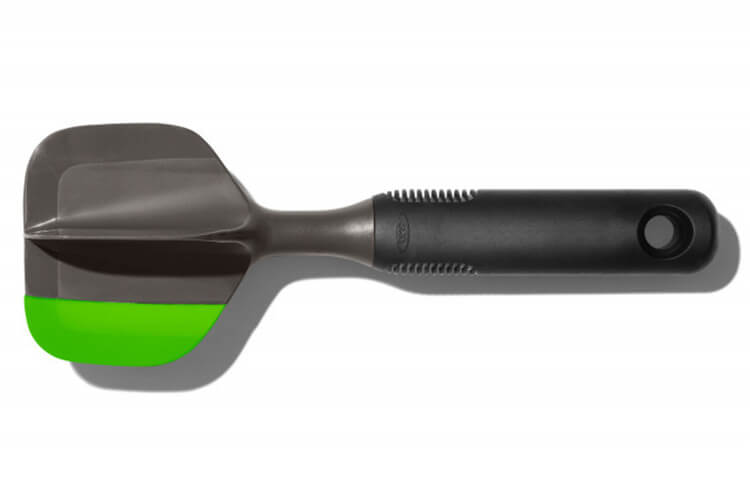 Presse-avocat OXO vert et gris