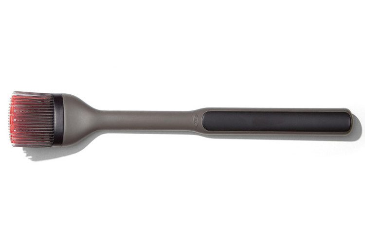 Pinceau &agrave; marinade OXO en silicone pour barbecue