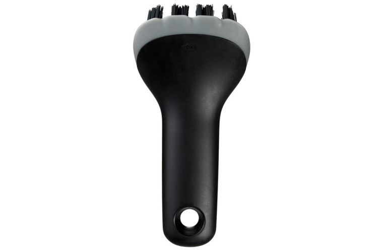 Brosse pour grille rainur&eacute;e OXO avec racloir