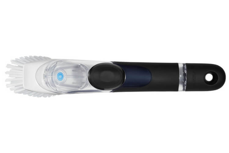 Brosse à vaisselle avec manche OXO distributrice de savon