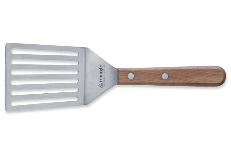 Spatule ajourée coudée large Triangle manche en bois de cerisier