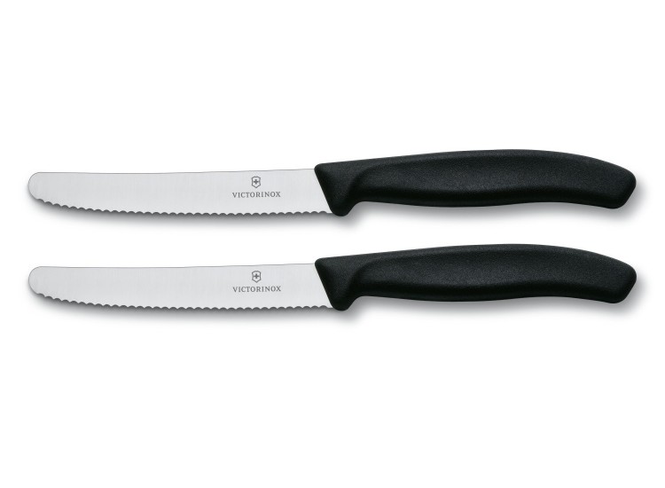 2 couteaux de table Victorinox lame 11cm &agrave; dents bout rond manche noir
