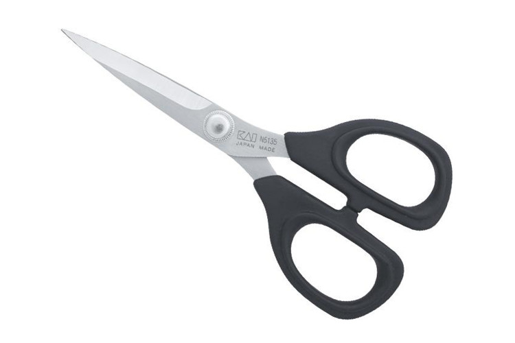 Ciseaux &agrave; broder Kai noir acier inox 13,5cm