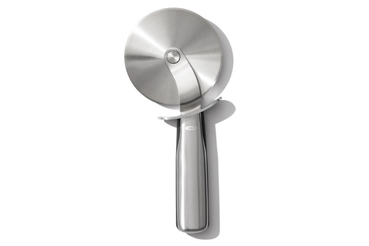 Roulette &agrave; pizza OXO Steel diam&egrave;tre 10cm en acier inoxydable