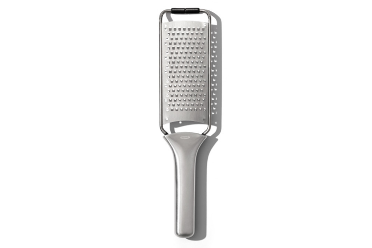 R&acirc;pe moyenne OXO Steel en acier inoxydable avec &eacute;tui de protection