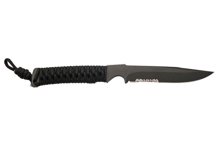 Couteau Wildsteer Kraken KRA3213 lame noire semi-dent&eacute;e 11,8cm manche paracorde D&eacute;sert camo + &eacute;tui ambidextre Kydex