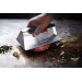 Presse pour barbecue et plancha Steak Champ en acier inoxydable 19 x 13 x 6,5cm