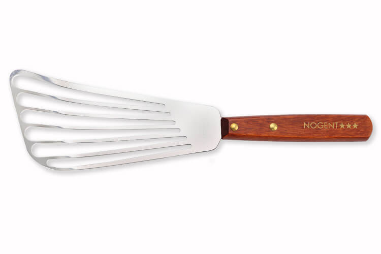 Pelle de cuisine NOGENT PELTEX grand modèle ajouré manche bois inox